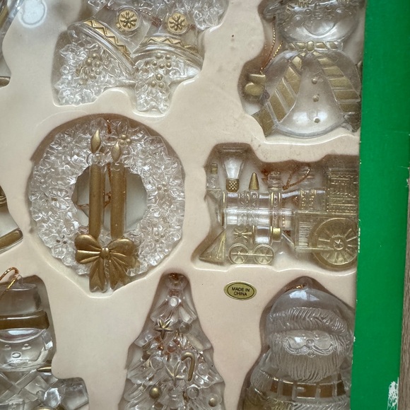 Boxed Set Of 10 Lucite Frosted Clear Christmas Ornaments - Picture 3 of 5